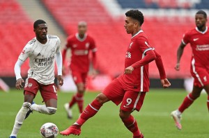 开云中文官网- 巴黎圣日尔曼压制阿斯顿维拉反击 